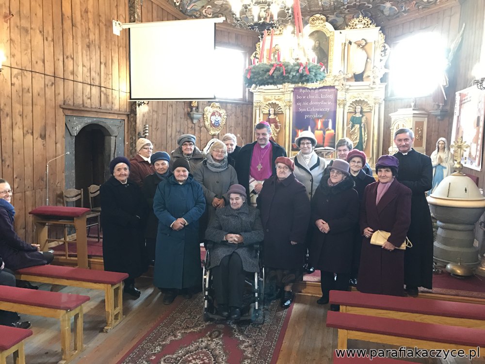 Grupa Żywego Różańca podczas spotkania z biskupem w 2016 r.